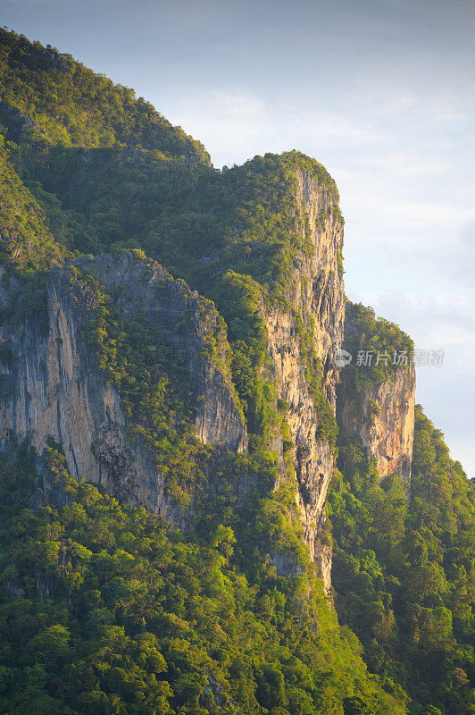 旅游之旅在美丽的海滩koh mook trang泰国